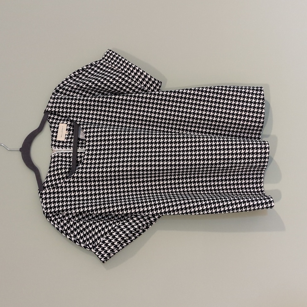 LARGE houndstooth blouse